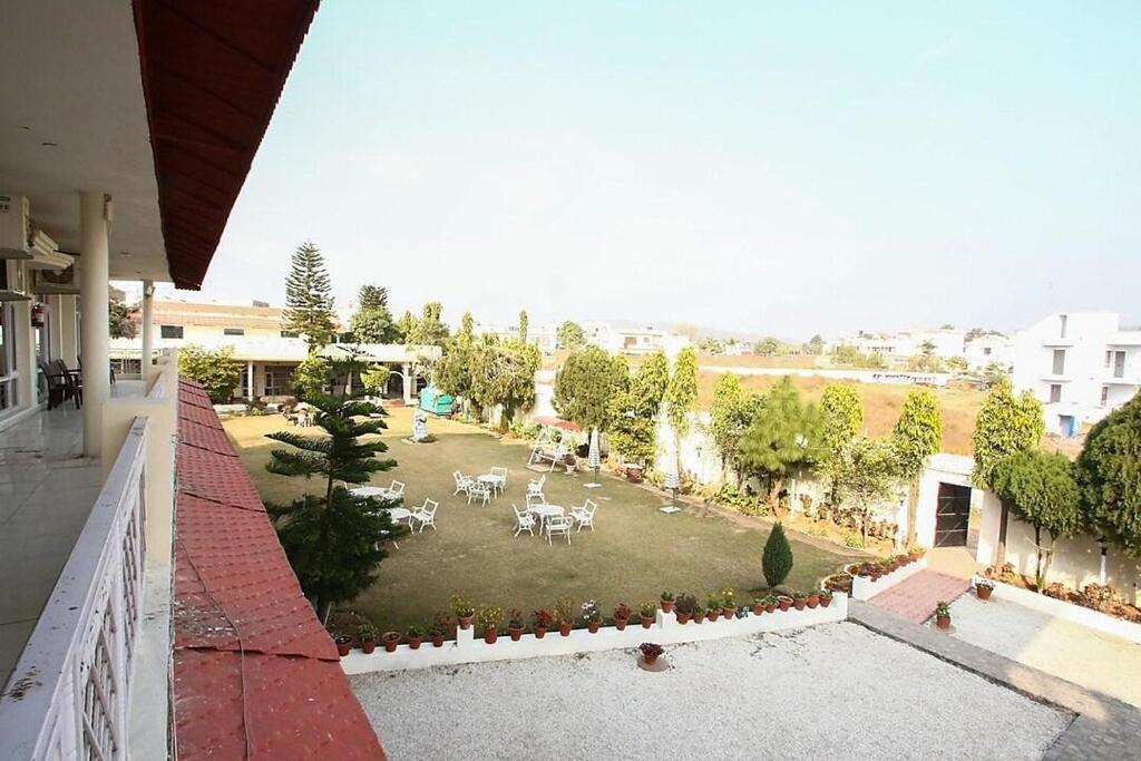 Skyview & Party Lawns 3*