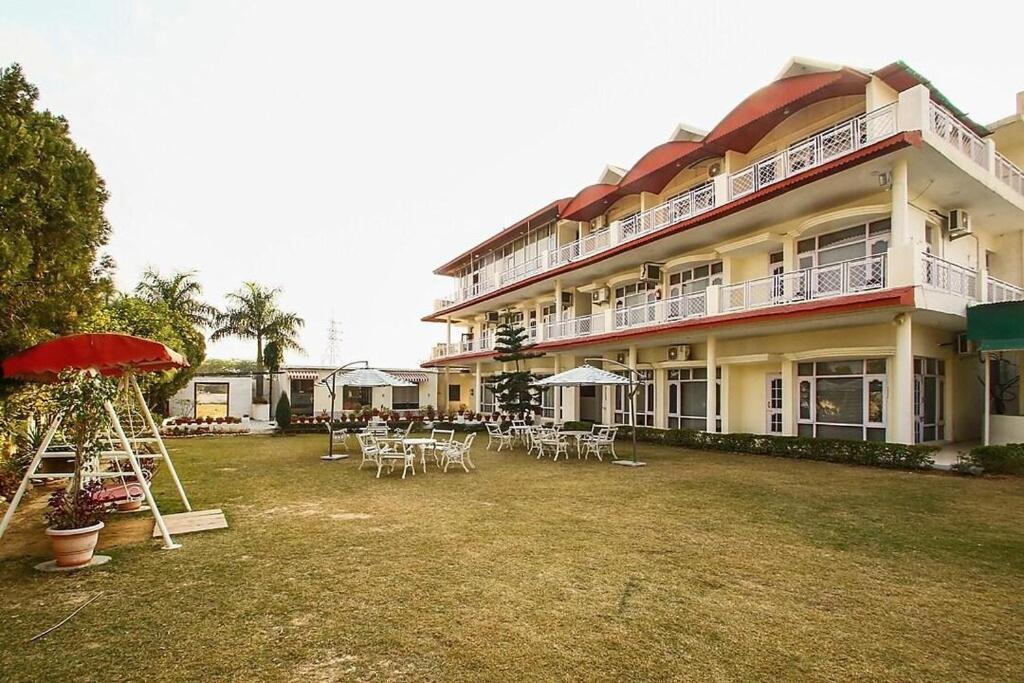 Skyview & Party Lawns 3*