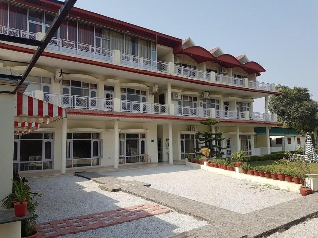 Skyview & Party Lawns Hotel Chandigarh