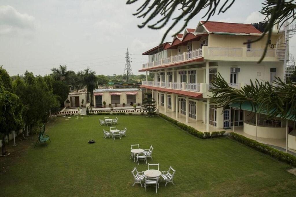 Skyview & Party Lawns Hotel 3*